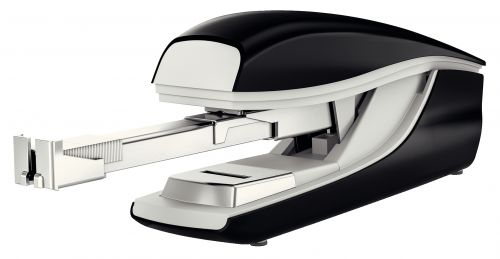Sturdy metal stapler for everyday use. Flat Clinch technology saves up to 30% file space. Patented Direct Impact Technology and Leitz Power Performance staples P3 (24/6, 26/6) and P4 (24/8, 26/8) ensure perfect stapling every time.