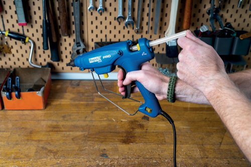 Trusted by professional everywhere, this industrial performance glue gun is equipped with a cartridge heater system, integrated thermostat and replaceable nozzle. Work effectively thanks to 1400 g / hour glue output, 2-minute heating time, adjustable temperature function (120°-220 °C) and 4-finger trigger operation.Supplied with stable and mobile stands and a long, 2.5 m cord.