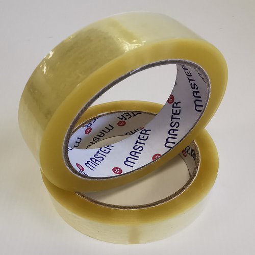 612355 | Self-adhesive PP tape from the Master’in Performance tape range. This Polypropylene tape is a solvent based natural rubber tape with additional cohesion properties ideal for adhering to uneven surfaces due to its excellent adhesive power, making it suitable for all sorts of packaging applications, including on boxes and cartons sitting in refrigeration.