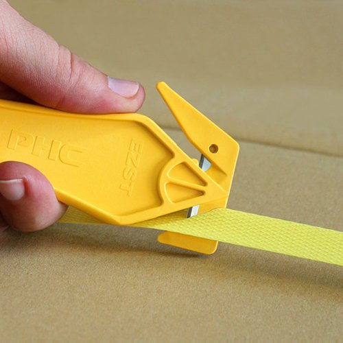 Enclosed blade disposable cutter