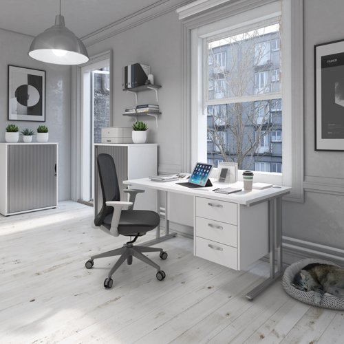Maestro 25 straight desk 1200mm x 600mm - white cantilever leg frame and oak top