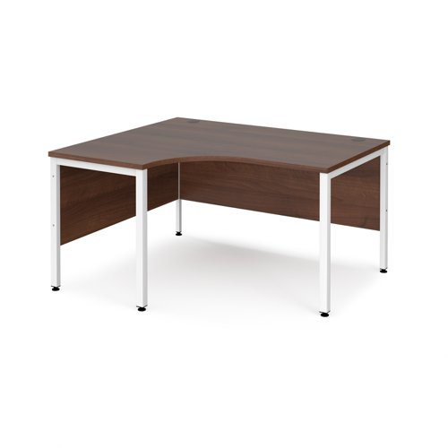 Maestro 25 left hand ergonomic desk 1400mm wide - white bench leg frame, walnut top