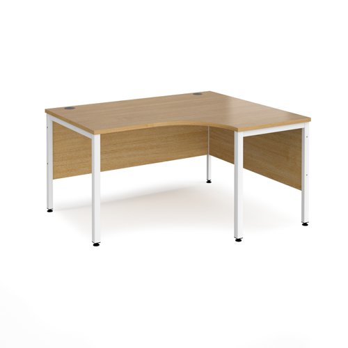 Maestro 25 right hand ergonomic desk 1400mm wide - white bench leg frame, oak top