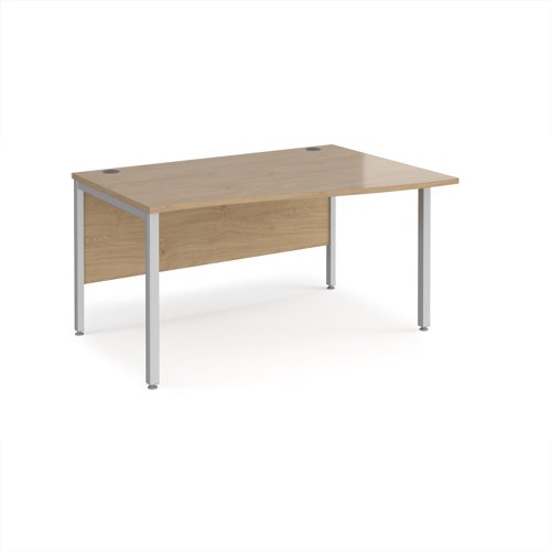 Maestro 25 right hand wave desk 1400mm wide - silver bench leg frame, Kendal Oak top