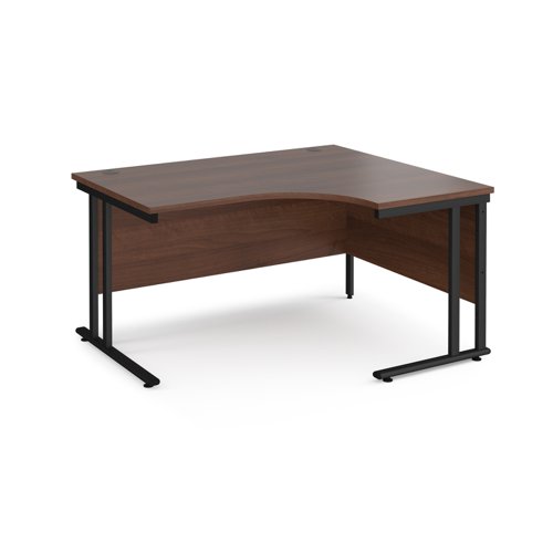 Maestro 25 right hand ergonomic desk 1400mm wide - black cantilever leg frame, walnut top MC14ERKW Buy online at Office 5Star or contact us Tel 01594 810081 for assistance