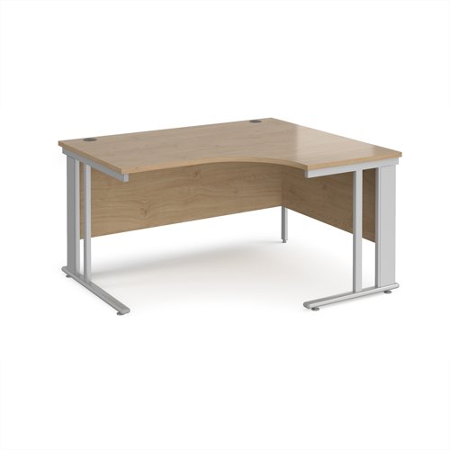 Maestro 25 right hand ergonomic desk 1400mm wide - silver cable managed leg frame, kendal oak top