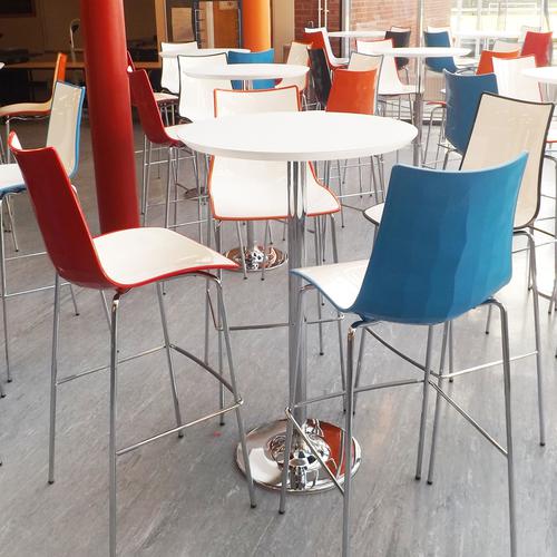 Pisa square poseur table with round base