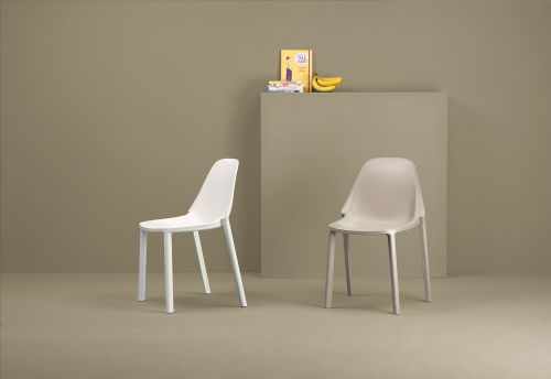 Remix plastic stackable cafe chair - red