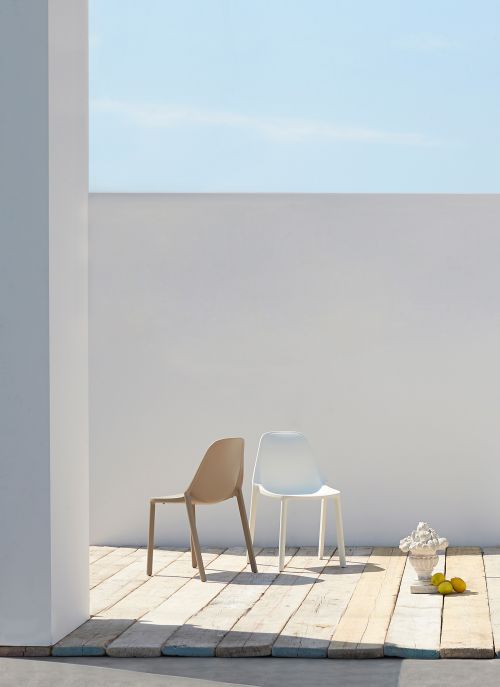 Remix plastic stackable cafe chair - red