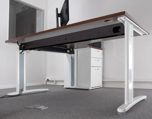 With its strong lines and elegant form, TR10 is a streamlined desking system built for demanding work places and is a popular choice for a wide range of projects. The cable managed cantilever leg design allows users to hide and store unsightly cables, keeping them off the ground where they could create trip hazards and making the desk area both safe and aesthetically pleasing.