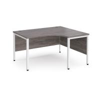 Maestro 25 right hand ergonomic desk 1400mm wide - white bench leg frame, grey oak top