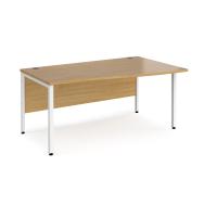 Maestro 25 right hand wave desk 1600mm wide - white bench leg frame, oak top