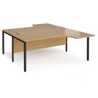 Maestro 25 back to back ergonomic desks 1800mm deep - black bench leg frame, oak top