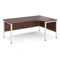 Maestro 25 right hand ergonomic desk 1800mm wide - white bench leg frame, walnut top