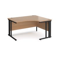 Maestro 25 right hand ergonomic desk 1400mm wide - black cable managed leg frame, beech top