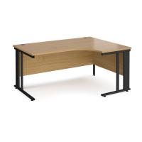 Maestro 25 right hand ergonomic desk 1600mm wide - black cable managed leg frame, oak top