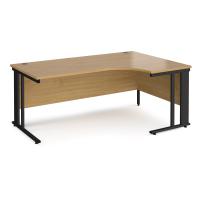 Maestro 25 right hand ergonomic desk 1800mm wide - black cable managed leg frame, oak top