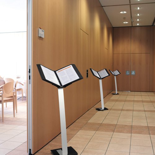Aluminium floor stand with heavy cast-iron base and holder for 10 SHERPA® display panels. The panel holder is easily rotated by 90° making the unit ideal for presenting information in portrait or landscape format. Perfect for use in meeting rooms, conference centres, hospitals, etc.