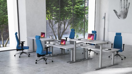 Dynamic Air 1400 x 800mm Height Adjustable Desk Walnut Top Silver Leg HA01006 Office Desks 13063DY