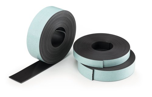 Magnetic tape that is self-adhesive on one side and magnetic on the other side, designed for use on whiteboards and other magnetic surfaces. Magnetic strength is approximately 70 g/cm².Thickness: 1.5 mm1 roll per pack