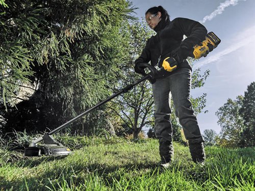 DEWALT DCMAS5713X1-GB DCMAS5713X1 XR FlexVolt Split Boom System + Grass Trimmer 54V 1 x 3.0Ah Li-ion