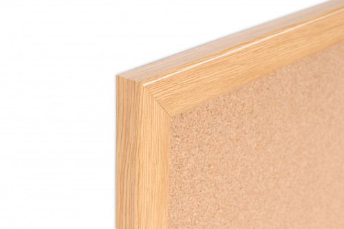 This professional and ecological cork notice board is the perfect natural solution for posting messages at the office. The cork surface is self-healing and can be used with any type of pushpins. Its MDF frame comes with an oak finish for a distinctive look.