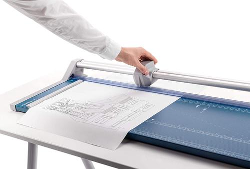 This Dahle Professional Rolling Trimmer features ground, self-sharpening blades that cut in either direction. Ideal for heavy duty use, the cutting blades are fully enclosed in a plastic housing for safety. The trimmer also features printed guidelines for accuracy. This A0 trimmer has a cutting length of 1295mm and a capacity of up to 12 sheets.