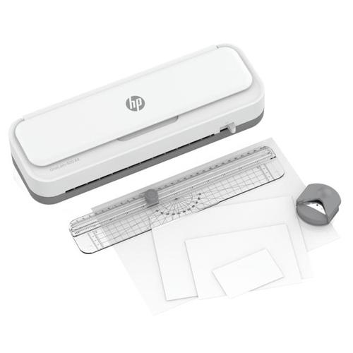 The compact laminators from the HP OneLam series are designed for laminating hobby-work as well as for private household or office use and fit neatly on every desk. These modern laminators in white design are suitable for both hot and cold lamination and impress with an intuitive operation. A function button is used to easily set the appropriate temperature based on the film thickness (maximum 125 microns) and the device is ready for use in 2-4 minutes.
