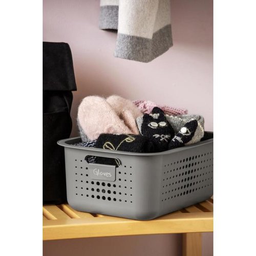 SmartStore Basket Recycled 15 is made from recycled plastic that is lightweight, durable and suited for both dry and wet surfaces. The basket fits perfectly in any room to store with a Scandinavian touch. This medium size basket has room for various office items.