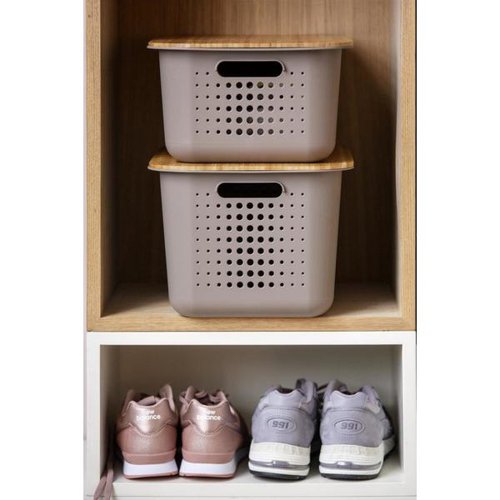 SmartStore Basket Recycled 20 is made from recycled plastic that is lightweight, durable and suited for both dry and wet surfaces. The basket fits perfectly in any room to store with a Scandinavian touch. This large size basket has room for larger, bulky office items.