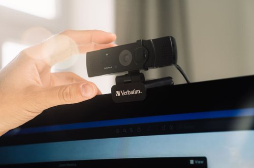 VM49580 | The Vertabim AWC-03 Webcam with Dual Microphone is designed for professionals for online video calls, meetings and streaming. Featuring 4K Ultra HD for exceptional resolution, colour and detail, the webcam is an upgrade to the laptop webcam. With a viewing angle of 120 degrees (vertical) and a rotation angle of 360 degrees, it offers full widescreen view, making it ideal for more than one person or a within a boardroom. The autofocus function ensures that faces remain clear on camera while the auto white balance adjusts the image for well exposed lifelike colours. Supplied in black, the camera measures W55 x D106 x H42.5mm.