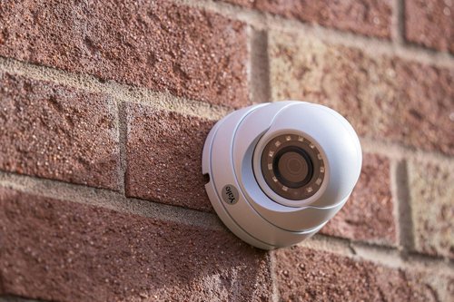 The Yale Full HD1080p Dome Camera is an accessory for the Yale Smart Home CCTV range, allowing you to view and record live footage from your property. The camera records around the clock with 30m enhanced night vison and is suitable for outdoor use. Add this wired camera to your existing Yale Smart Home CCTV system for extra coverage.