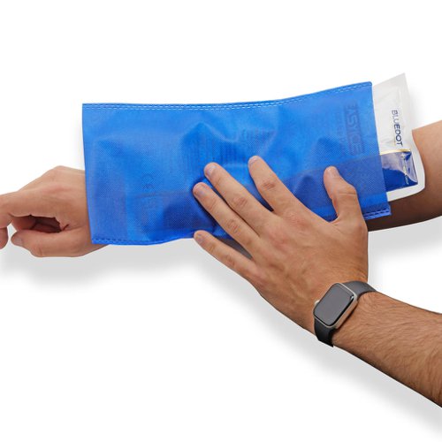 The Easy Ice Large Instant Ice Pack is a go-to solution for on-the-spot cold therapy, an essential item for any sports first aid kit. This instant ice pack is designed to address a range of issues, including bruising and muscle injuries, providing effective relief from pain, and reducing the risk of swelling around injuries. The larger size allows for easy wrapping around injuries and targeting larger muscle groups, making it an ideal choice for physiotherapists and sports-related sprains. With its convenient and user-friendly design, there's no need for pre-cooling offering instant pitch side treatment. The Easy Ice Large Instant Ice Pack is a single-use, disposable option, ensuring a practical and hygienic approach to cold therapy.