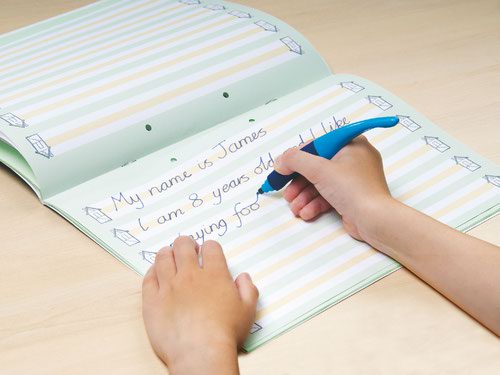 100080110 | The Oxford Cursive Handwriting Practice Book has been developed with the help of teachers, to aid the teaching of cursive handwriting.