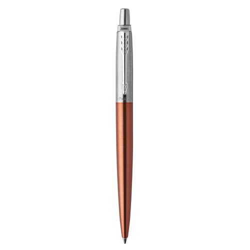Slow down and appreciate the experience of expressing your thoughts and ideas on paper with the PARKER Jotter Chelsea Orange ballpoint pen. A style icon for over 60 years, the Jotter has a fresh, streamlined design. It features a stainless steel barrel in a glowing orange finish, linished stainless steel cap, high-shine trims, and an arrowhead clip. The Jotterâ€™s stunning details make it a refined gift for graduates, first-time job seekers, or anyone who appreciates the art of fine writing. This Jotter pen's name is inspired by the city of London. It arrives packaged in an elegant gift box.
