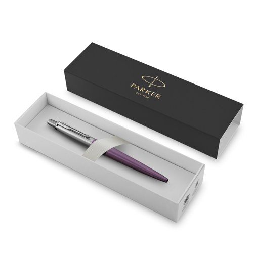 56638NR | Slow down and appreciate the experience of expressing your thoughts and ideas on paper with the PARKER Jotter Victoria Violet ballpoint pen. A style icon for over 60 years, the Jotter has a fresh, streamlined design. It features a stainless steel barrel in a lovely violet finish, linished stainless steel cap, high-shine trims, and an arrowhead clip. The Jotterâ€™s stunning details make it a refined gift for graduates, first-time job seekers, or anyone who appreciates the art of fine writing. This Jotter pen's name is inspired by the city of London. It arrives packaged in an elegant gift box.