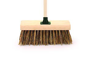 Charles Bentley 13” / 33cm Stiff Bassine Yard Brush Support Collar 140cm/4'6” handle.