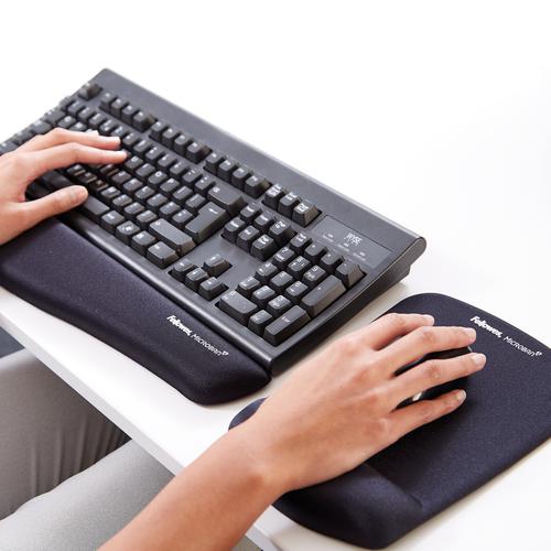 Fellowes PlushTouch Mousepad Wrist Support Black- Microban 9252003 139871 Buy online at Office 5Star or contact us Tel 01594 810081 for assistance
