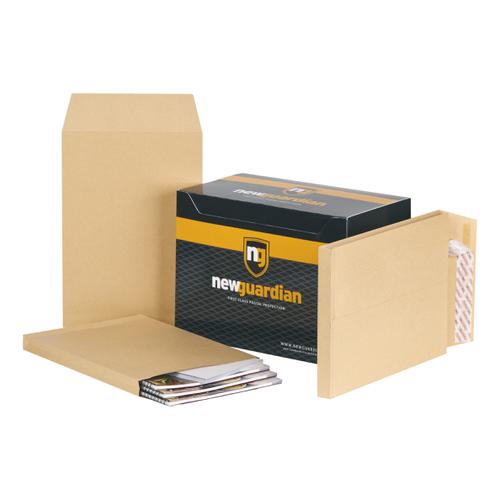 New Guardian Envelopes FSC Hvyweight Peel & Seal Gusset 130gsm C4 324x229x25mm Man Ref E27266 [Pack 100] Bong UK Ltd