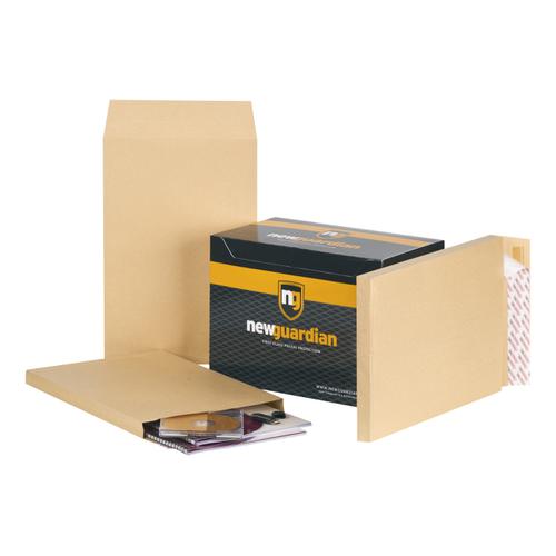 New Guardian Envelopes FSC Hvyweight Peel & Seal Gusset 130gsm 381x254x25mm Manilla Ref M27466 [Pack 100]
