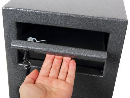 THE PHOENIX CASHIER DAY DEPOSIT SS0992ED SAFE is a front loading day deposit safe for cash management. Ideal for under counter locations, allowing the safe deposit of cash from a till drawer. 