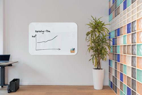 The multifunctional Artverum glass whiteboard with rounded corners provides valuable support during meetings and creative brainstorming sessions – the perfect choice for anyone who appreciates a combination of functionality and aesthetics. The highly polished magnetic glass board with rounded corners from the international award-winning Artverum range, in the 120 x 90 cm format in white is simply mount in portrait or landscape format with the enclosed mounting materials.