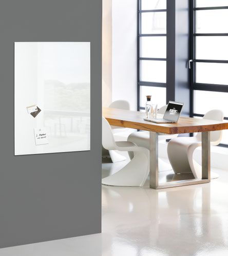 ART100065015SW | As an agile tool, the large magnetic glass boards are ideal for creative brainstorming sessions and contemporary work methods such as Scrum, Kanban, Design Thinking and much more besides. The magnetic glass board in 100 x 65 cm format in super white is the perfect setting for your ideas and eye-catching on any wall. The super-white magnetic glass boards from the SIGEL range do not have a green shimmer.Box contents: 1x Glass whiteboard, screws, anchors for solid walls, mounting instructions incl. drilling template, 3 extra-strong SuperDym magnets GL705 (silver, cube design)