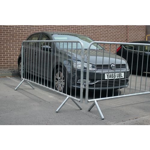 Fixed leg crowd control barriers
