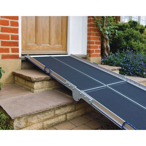 Compact folding aluminium access ramp