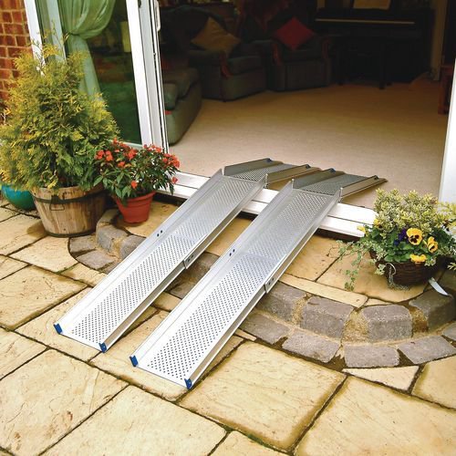 Aluminium telescopic folding channel ramps