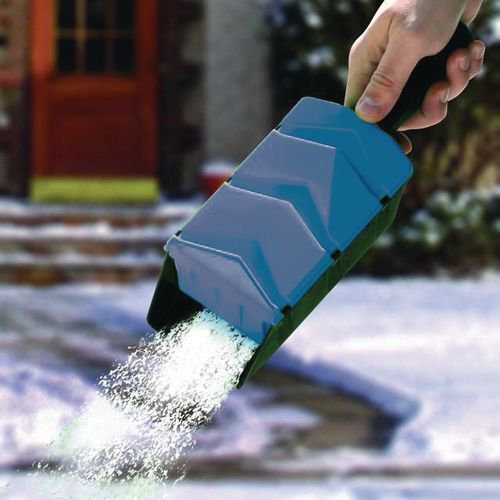 Handheld salt spreader scoop