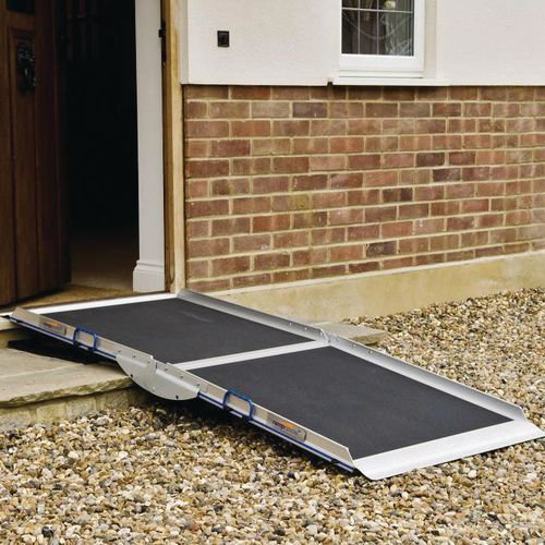 Broad folding aluminium ramp