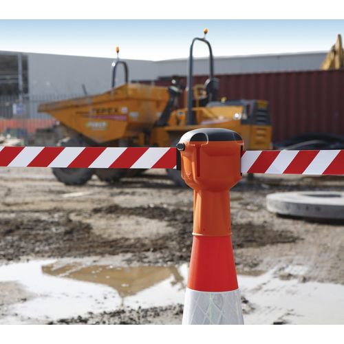 Skipper™ Extra long retractable belt barrier