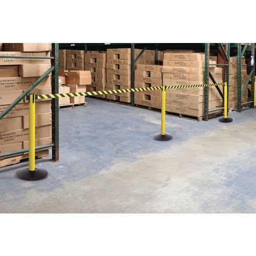 Retractable industrial safety belt barrier